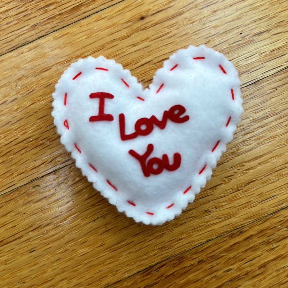 Michaels Valentine’s Day Felt Heart Table Scatter - Picture 3 of 5